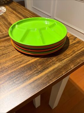 Green and Orange Stackable 5 Way Divider plates